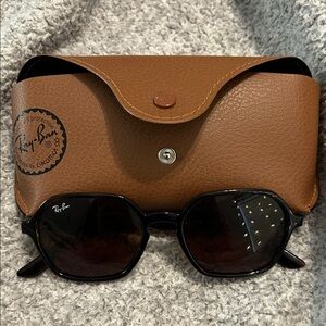 Ray-Ban Black Sunglasses with Brown Case